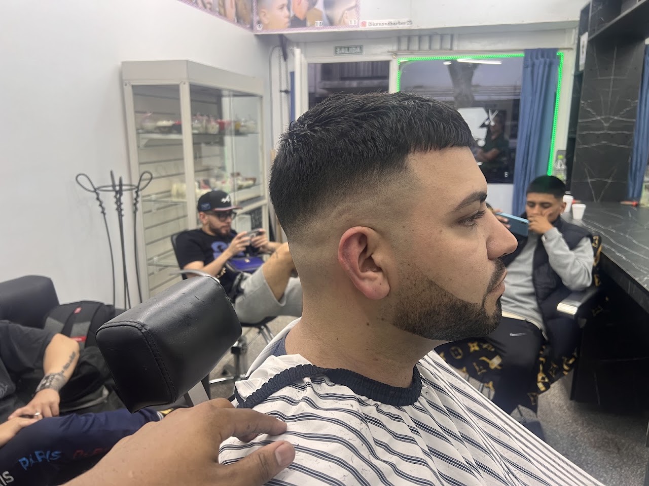 Taínos Barber Hero