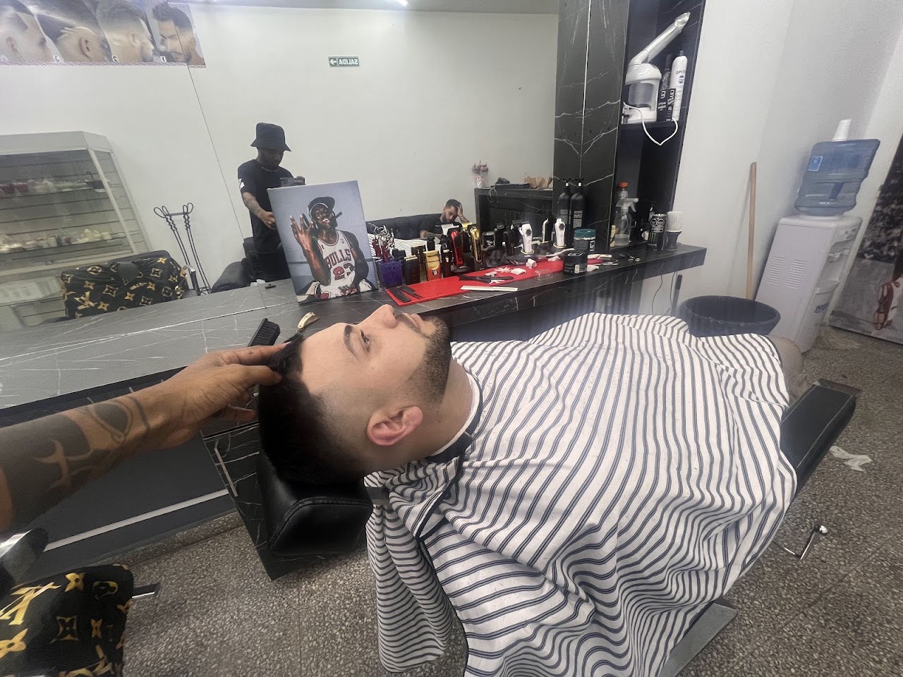 Interior Taínos Barber